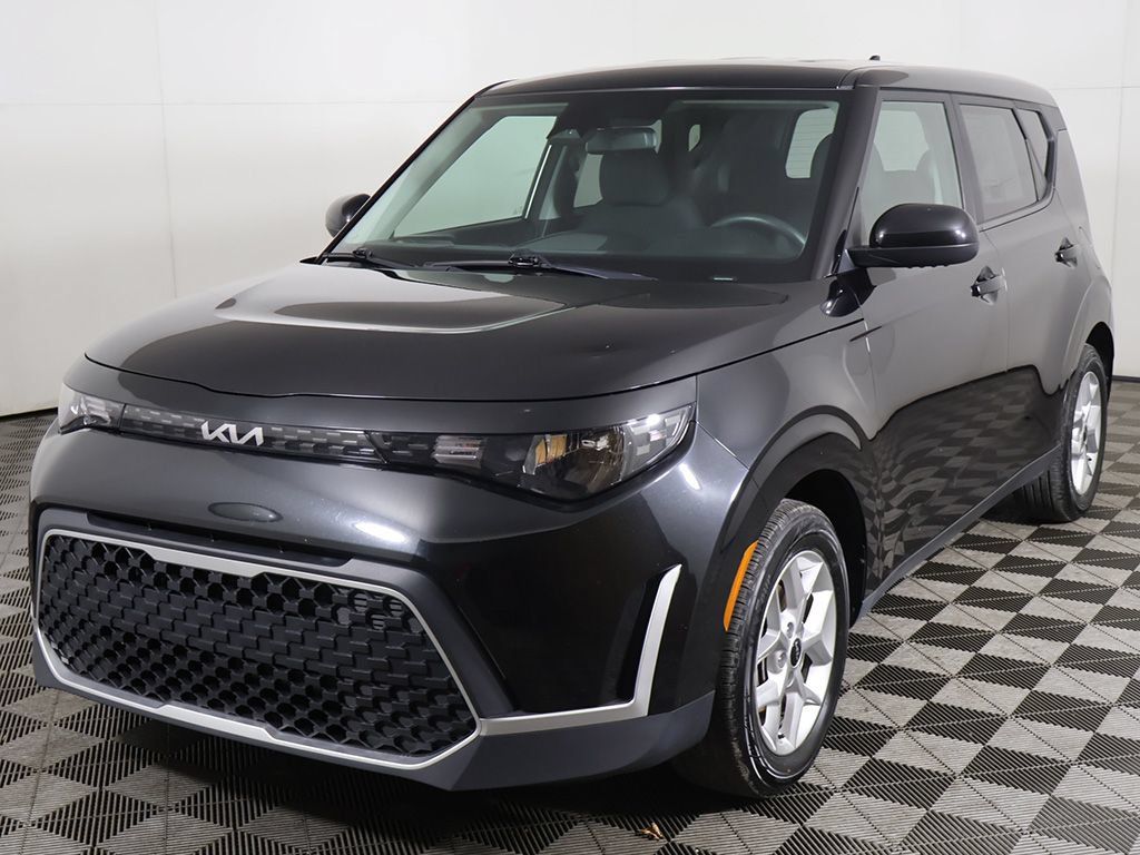 Used 2023 Kia Soul LX w/ LX Technology Package FWD image 6