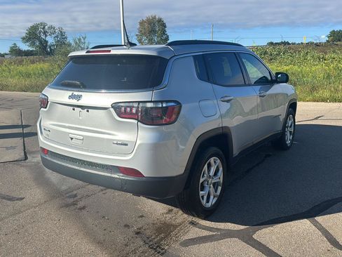 Used 2024 Jeep Compass Latitude AWD/4WD image 5