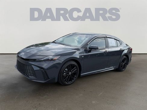Used 2025 Toyota Camry SE FWD image 3