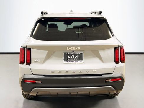 Certified 2022 Kia Sorento S image 6