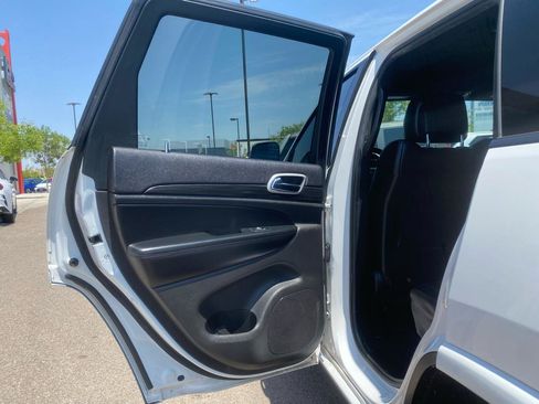 Used 2019 Jeep Grand Cherokee Altitude RWD image 15