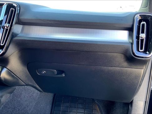 Used 2020 Volvo XC40 T5 Momentum image 18