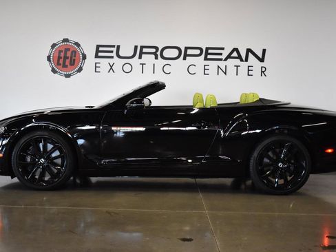 Used 2021 Bentley Continental GT image 12