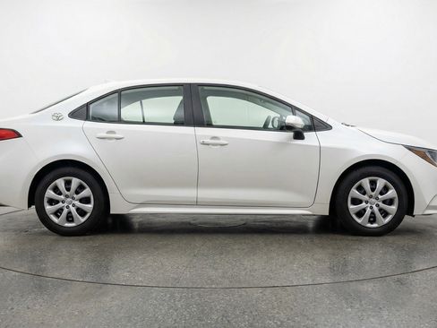 Used 2025 Toyota Corolla LE FWD image 11