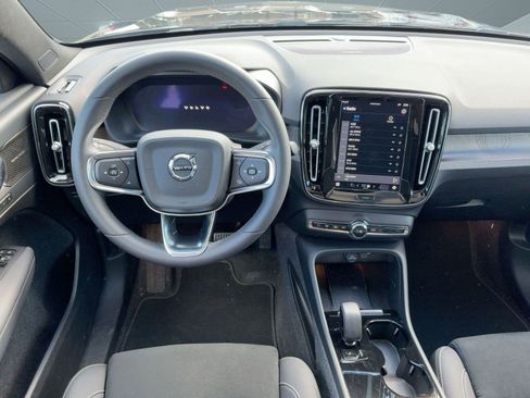 Used 2025 Volvo EC40 Ultra image 29