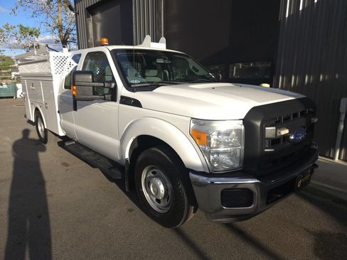 Used 2015 Ford F250 XL w/ Power Equipment Group RWD image 6