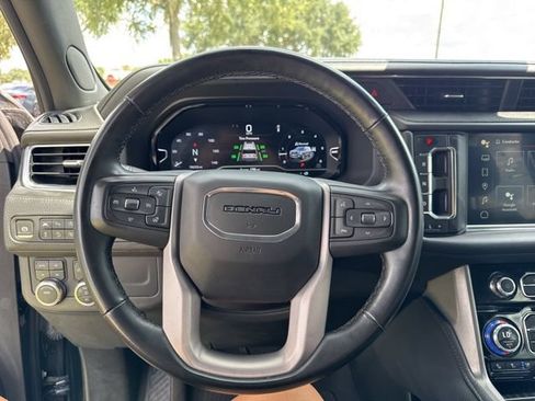 Used 2023 GMC Yukon XL Denali AWD/4WD image 29