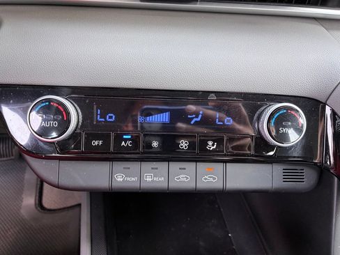 Used 2025 Hyundai Elantra Hybrid FWD image 29