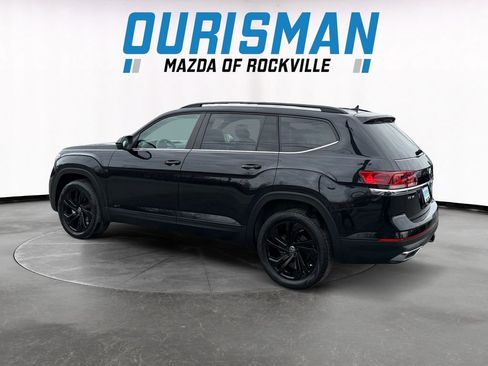 Used 2023 Volkswagen Atlas SE w/ Panoramic Sunroof Package image 4