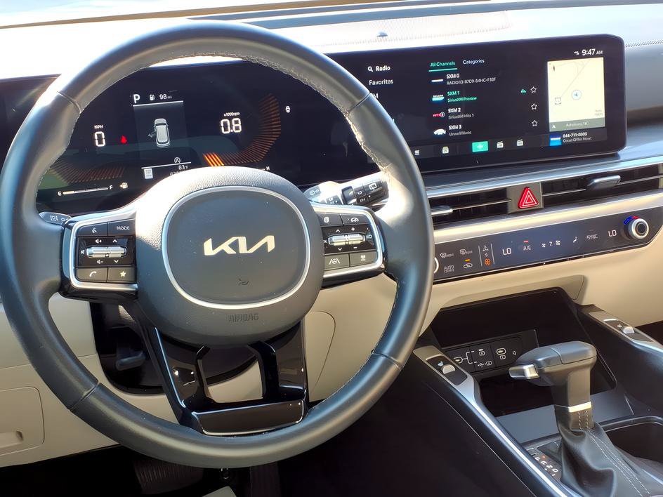 Used 2025 Kia Sorento S w/ Panoramic Sunroof Package FWD image 11