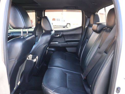 Used 2018 Toyota Tacoma Limited image 23
