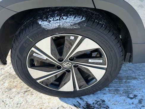 New 2026 Volkswagen Taos SE image 4