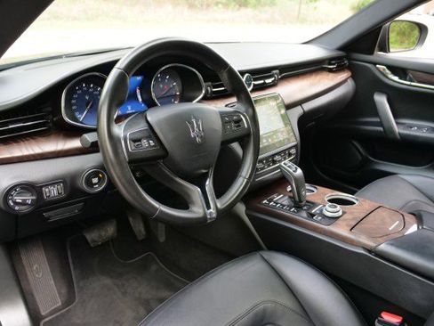 Used 2019 Maserati Quattroporte S image 2