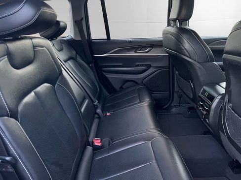 Used 2023 Jeep Grand Cherokee Limited w/ Luxury Tech Group II image 18