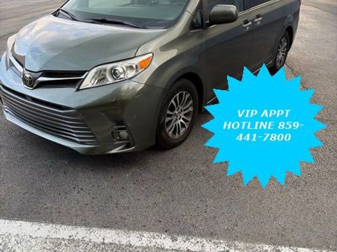 Used 2019 Toyota Sienna XLE w/ XLE Navigation Package FWD image 1