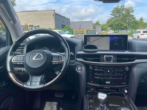 Used 2016 Lexus LX 570 4WD w/ Luxury Package image 15
