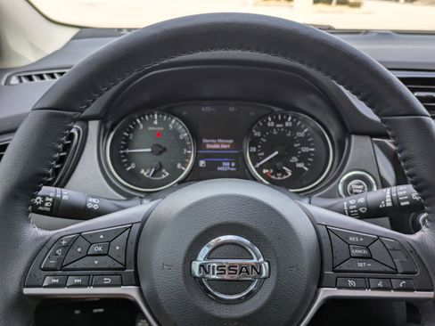 Used 2021 Nissan Rogue Sport SV image 32