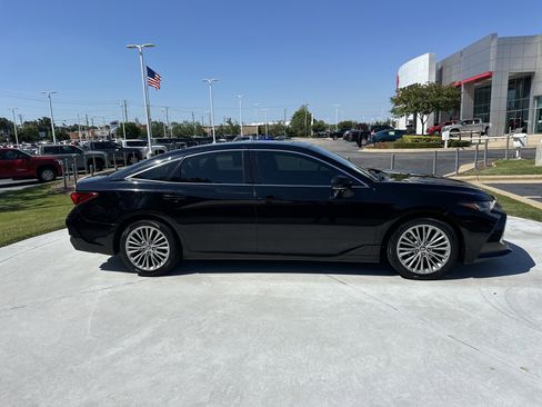Used 2022 Toyota Avalon Limited w/ Advanced Safety Package FWD image 11