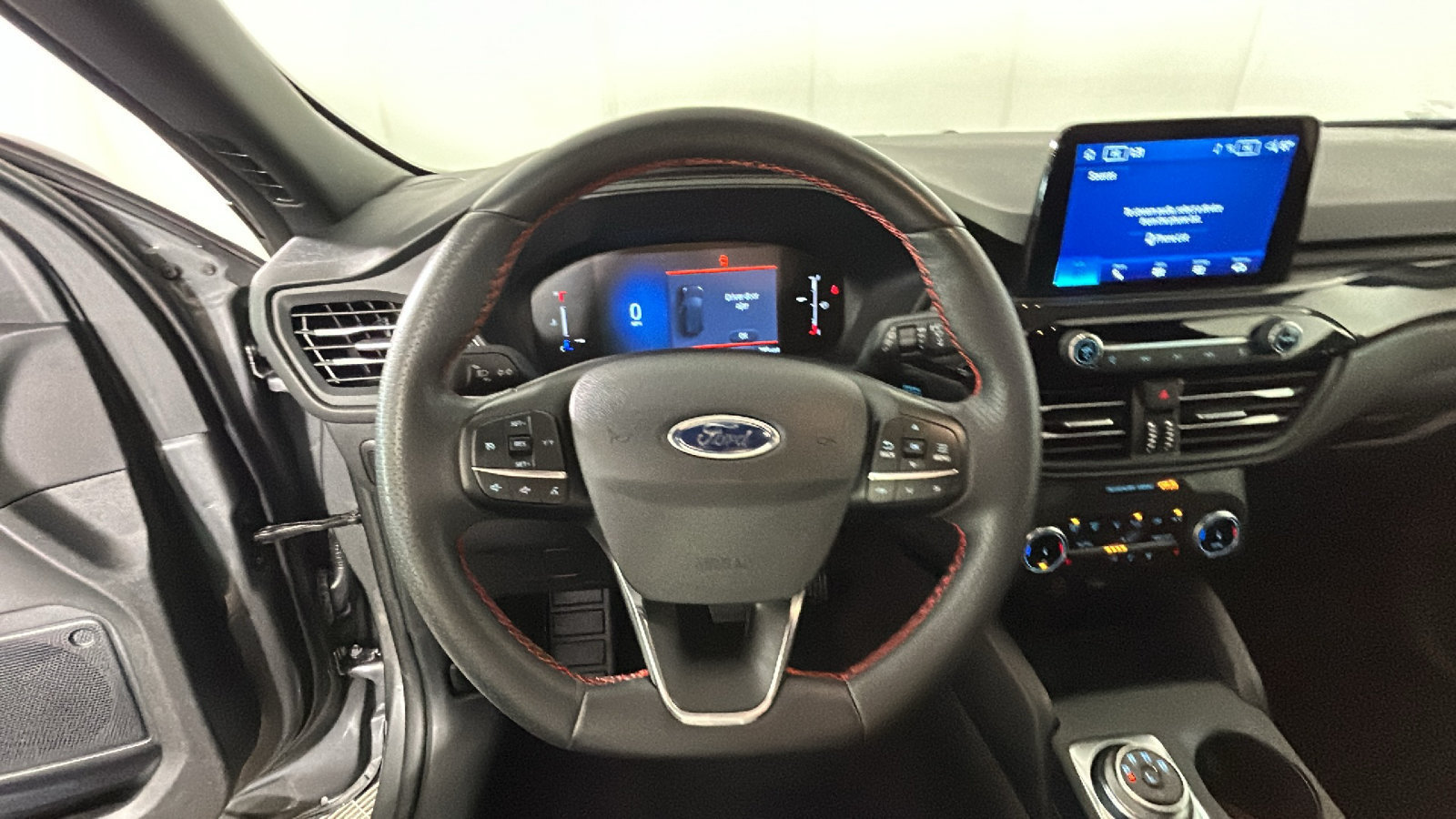 Used 2025 Ford Escape ST-Line Select AWD/4WD image 17