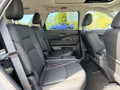 New 2026 Nissan Pathfinder SL w/ SL Premium Package AWD/4WD image 11
