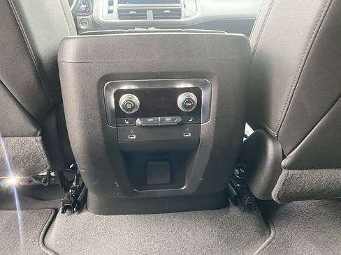 Used 2022 GMC Yukon SLT image 31