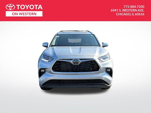 New 2025 Toyota Highlander Limited image 9