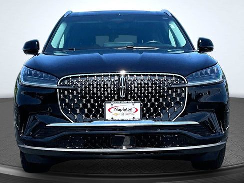 Used 2025 Lincoln Aviator AWD image 3