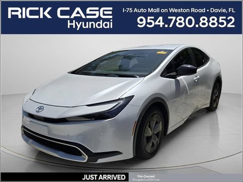 Used 2025 Toyota Prius Plug-In Hybrid FWD image 1