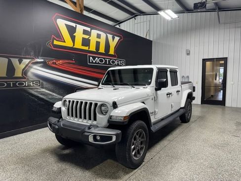 Used 2022 Jeep Gladiator Overland w/ Popular Equipment Package AWD/4WD image 1