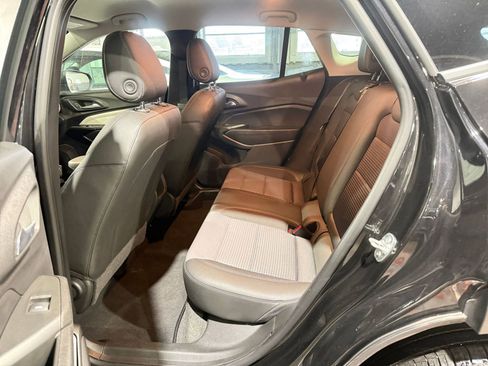 Used 2025 Chevrolet Trax LT w/ LT Convenience Package image 24