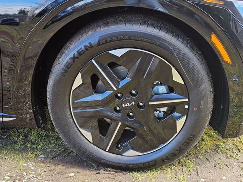 New 2025 Kia EV6 Wind AWD/4WD image 9