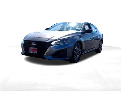 Used 2024 Nissan Altima 2.5 SV FWD image 8