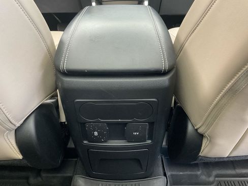 Used 2022 Ford Explorer XLT w/ Equipment Group 202A AWD/4WD image 17