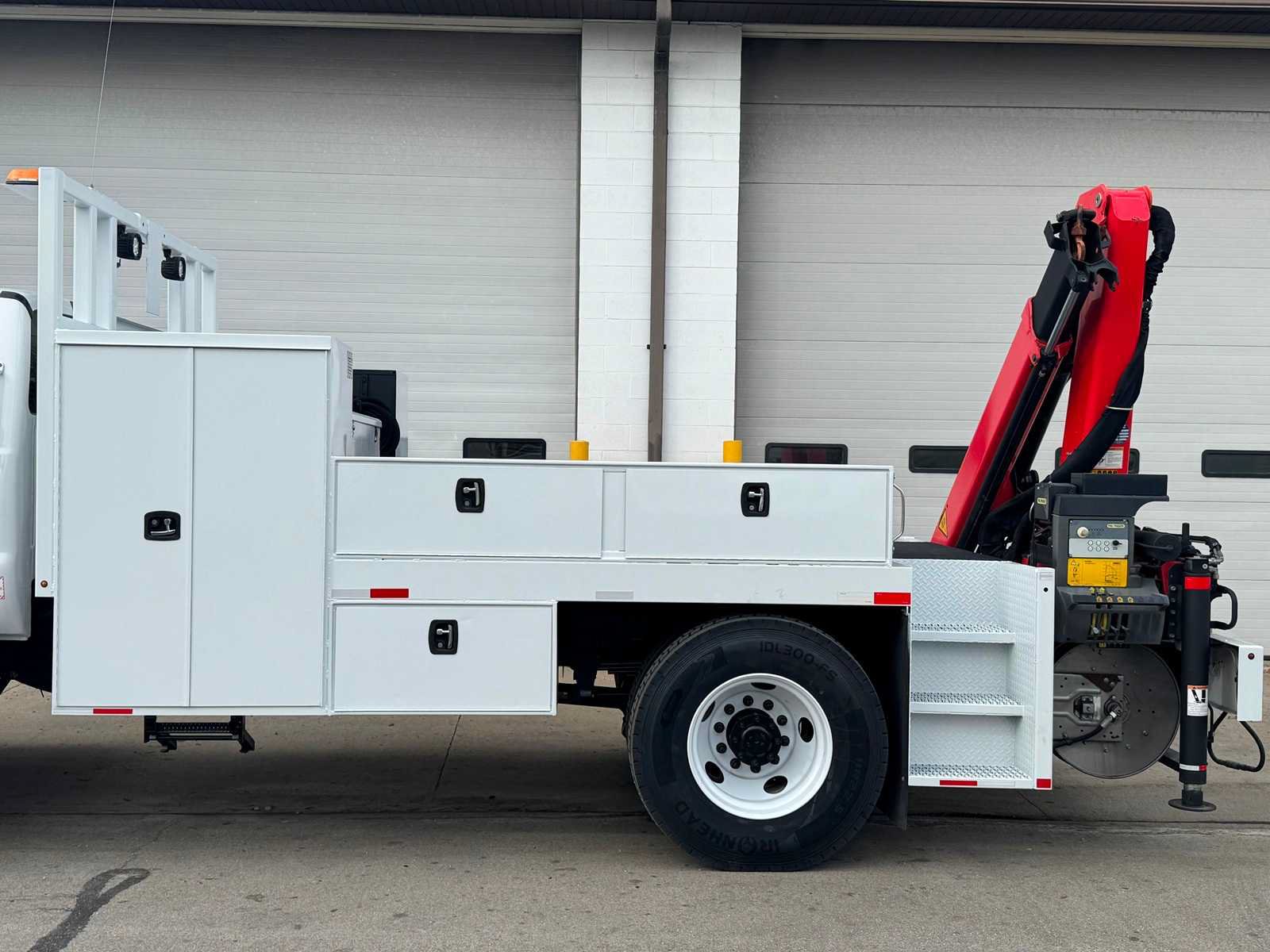 Used 2021 Ford F750 2WD Crew Cab Super Duty image 2