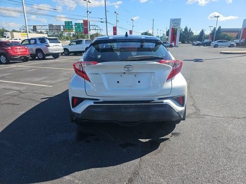 Used 2019 Toyota C-HR XLE FWD image 6