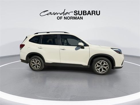 Used 2020 Subaru Forester Premium image 9
