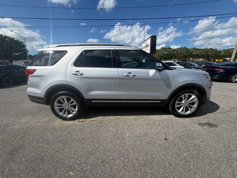 Used 2019 Ford Explorer XLT w/ Equipment Group 202A AWD/4WD image 6