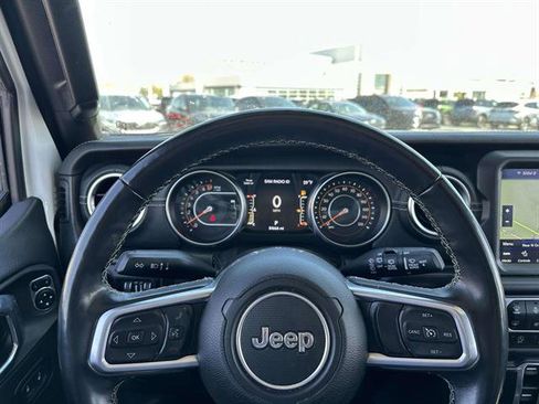 Used 2022 Jeep Wrangler Unlimited Sahara w/ LED Lighting Group AWD/4WD image 16
