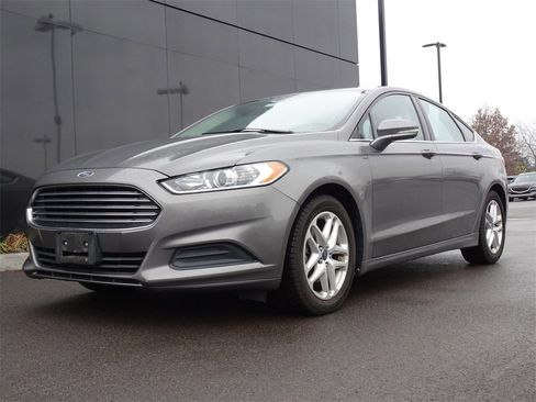 Used 2014 Ford Fusion SE image 5