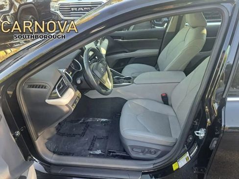 Used 2021 Toyota Camry XLE image 9