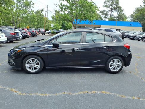 Used 2017 Chevrolet Cruze LT w/ Convenience Package FWD image 8