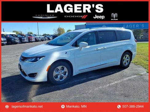 Used 2018 Chrysler Pacifica Touring-L image 1
