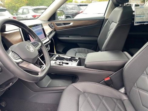 New 2026 Volkswagen Atlas SE image 8