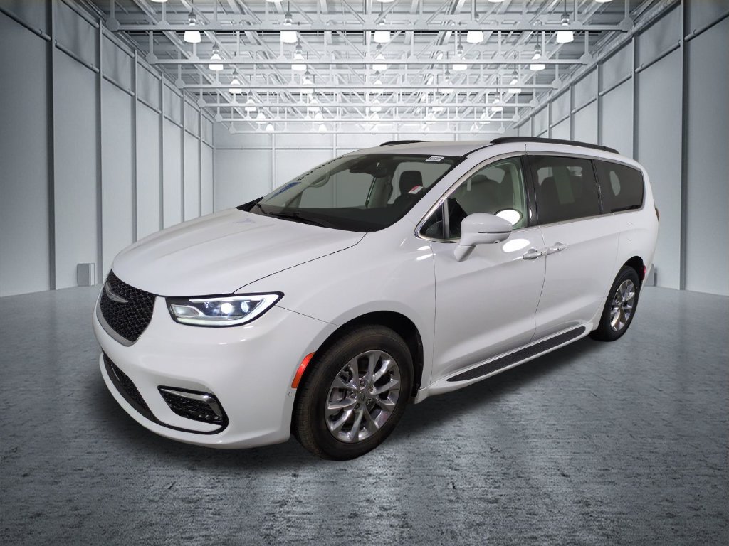 Used 2022 Chrysler Pacifica Touring-L w/ Uconnect Theater Family Group AWD/4WD image 1