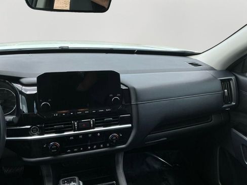 Used 2024 Nissan Pathfinder SL image 17