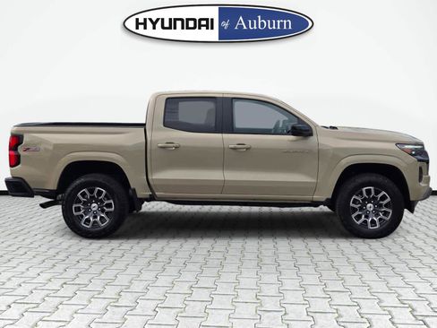 Used 2023 Chevrolet Colorado Z71 w/ Z71 Convenience Package 2 AWD/4WD image 6