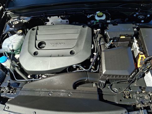 Certified 2025 Volvo XC40 B5 Ultra AWD/4WD image 27