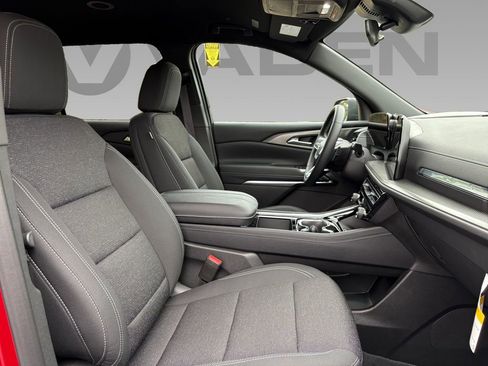 New 2025 Chevrolet Traverse LT w/ LPO, Floor Liner Package image 9