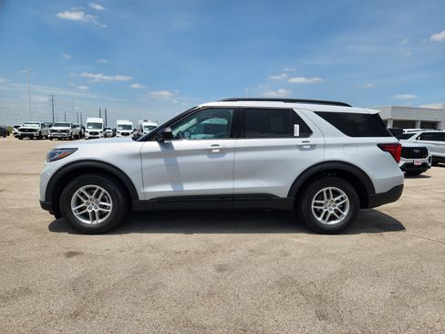 New 2026 Ford Explorer Active w/ Active Comfort Package RWD image 3