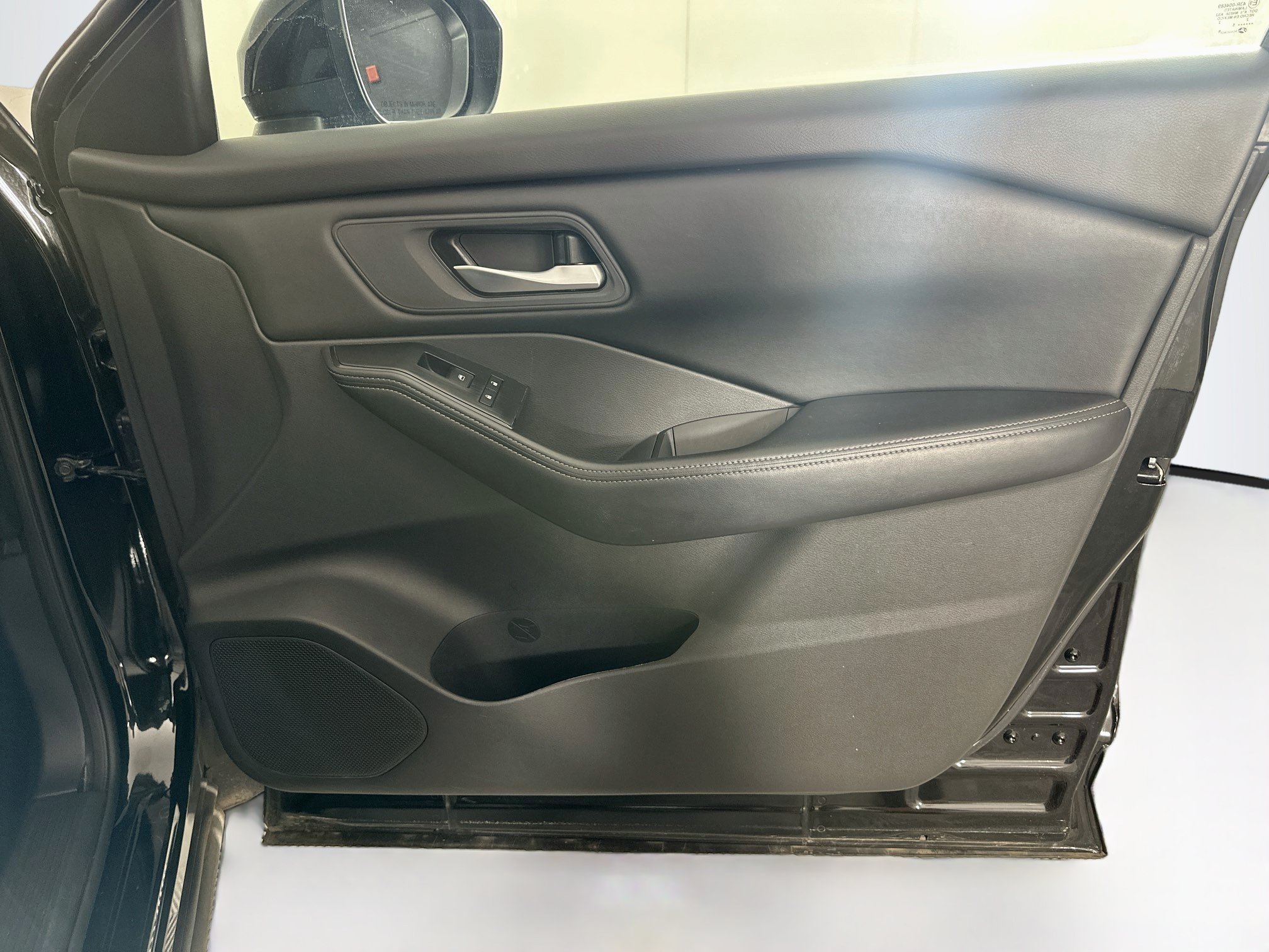 Used 2025 Nissan Rogue SV FWD image 31